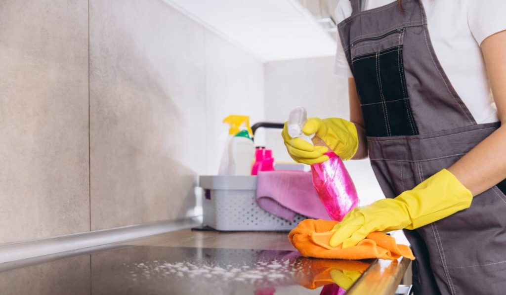 Curățenie toxică: Ce combinații periculoase NU trebuie să faci acasă