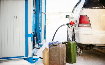 Poți lua combustibil din canistră de la benzinărie? Reguli pentru șoferi