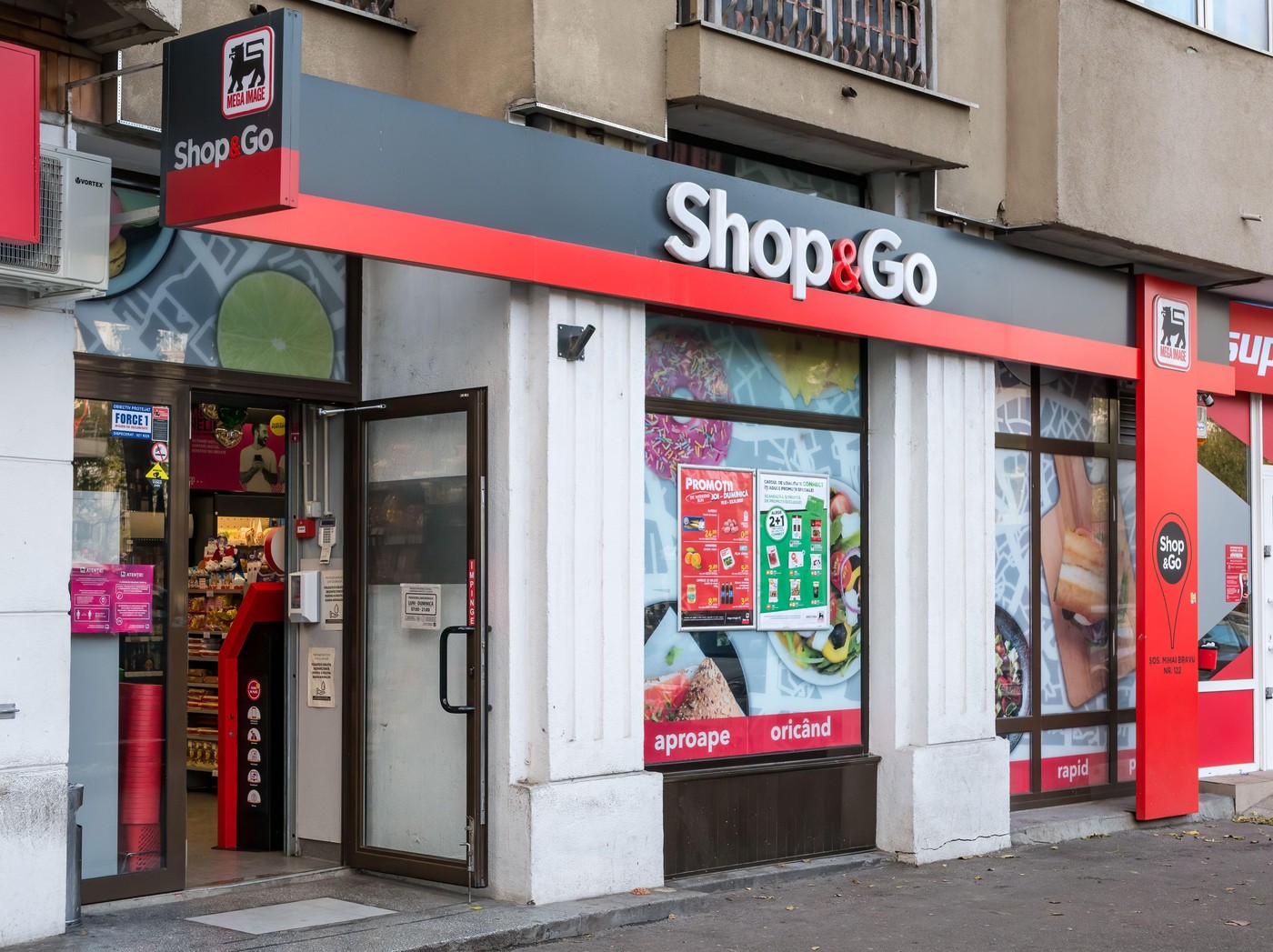 Programul magazinelor Mega Image și livrările de la domiciliu se modifică în perioada Paștelui 2026, iar aceste schimbări trebuie luate în calcul de către cumpărători