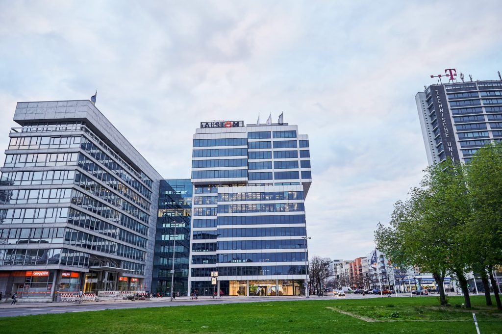 Acțiuni prăbușite: O companie importantă din România, lovită puternic la bursă