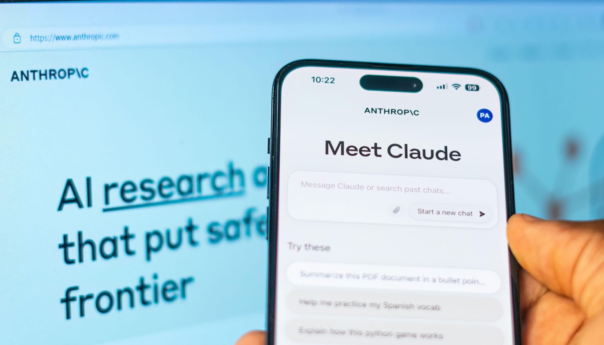 Un model AI dezvoltat de Anthropic, companie cunoscută pentru chatbotul Claude, a identificat mii de vulnerabilități de securitate cibernetică, marcând un pas important în domeniul apărării digitale