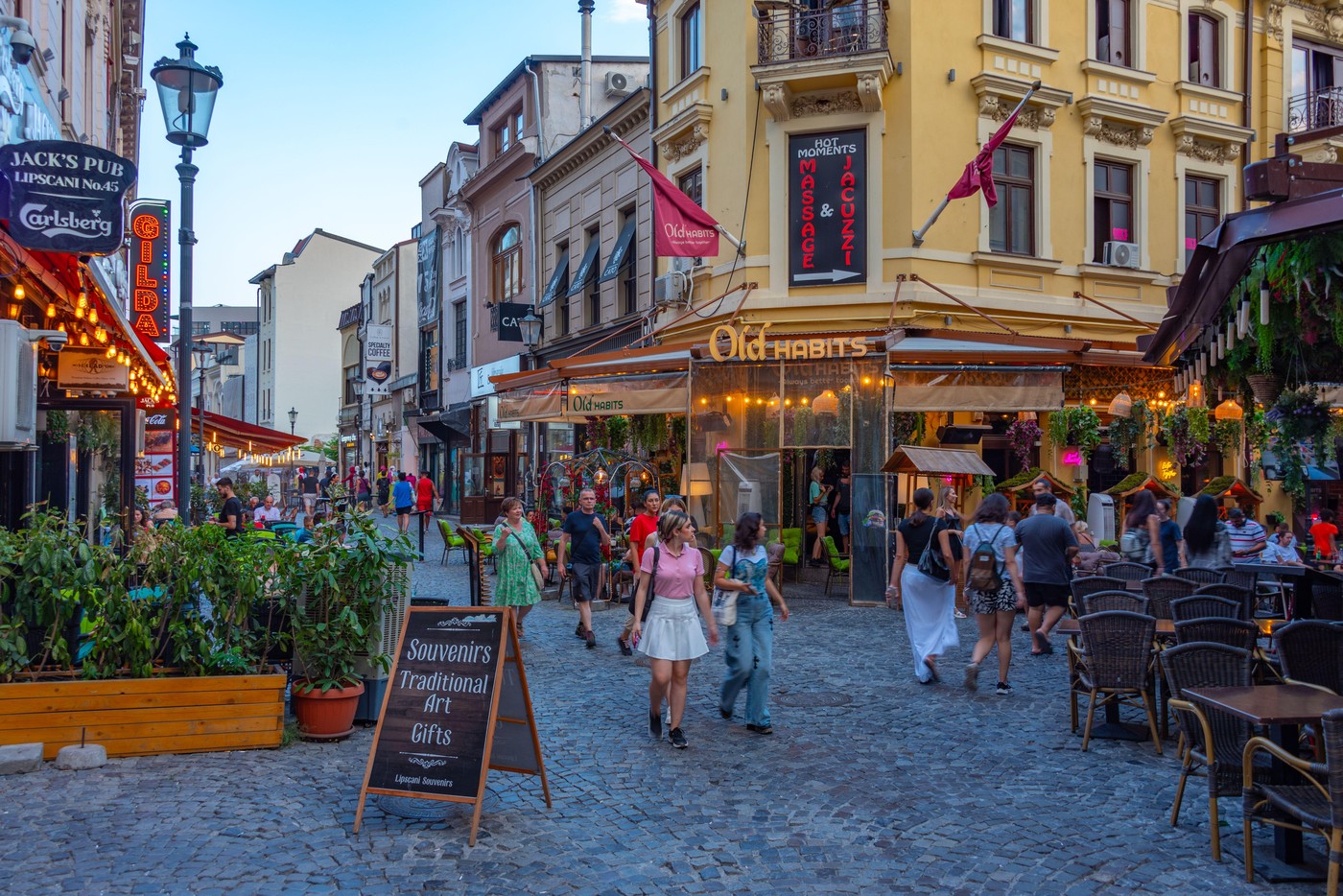Bucureștiul se prezintă în 2023 ca o destinație turistică în plină ascensiune, oferind nu doar prețuri atractive, ci și un amestec autentic de istorie, cultură și energie modernă