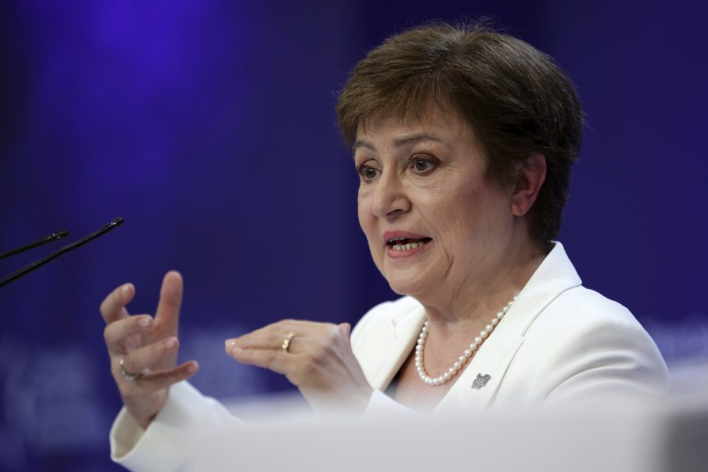 FMI: Ce riscuri văd experții pentru finanțele globale în 7 puncte-cheie