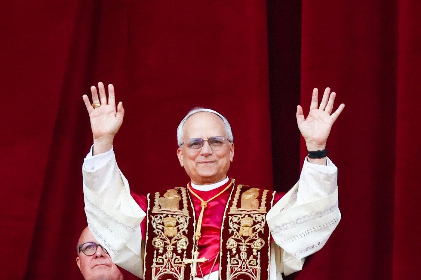 Credincioșii catolici din întreaga lume au celebrat Învierea Domnului într-un context deosebit anul acesta, odată cu presărarea semnelor de schimbare în structura spirituală și condusă de către Papa Leon al XIV-lea, ale cărui slujbe au fost marcate de o solemnitate deosebită