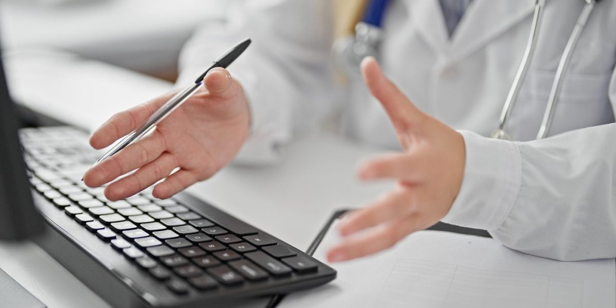 Se poate considera concediul medical în calculul pensiei? Când lunile sau anii contează pentru vechime