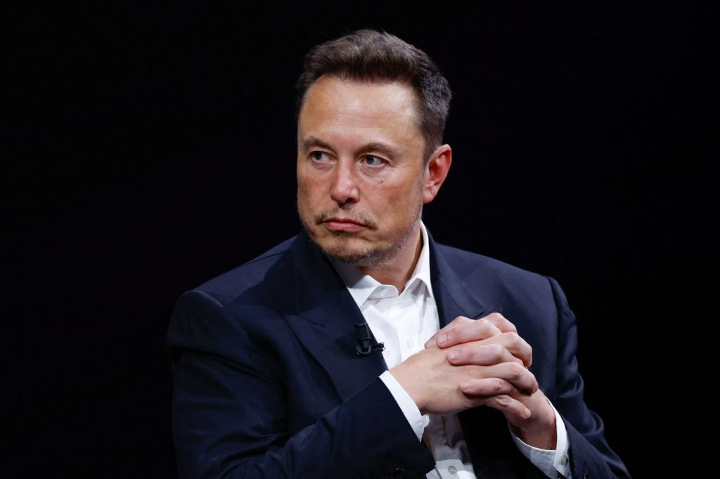 Elon Musk vrea să-l dea afară pe Sam Altman de la OpenAI
