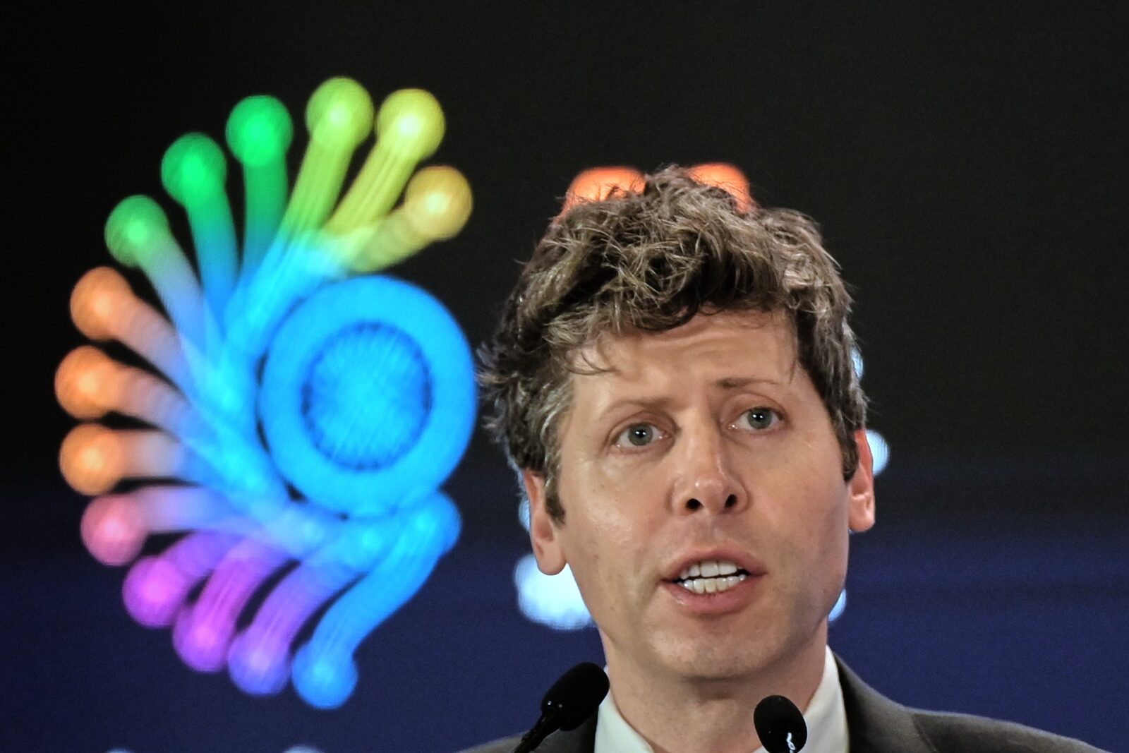 Sam Altman: Inteligența Artificială, o „bombă” vândută de un guru?