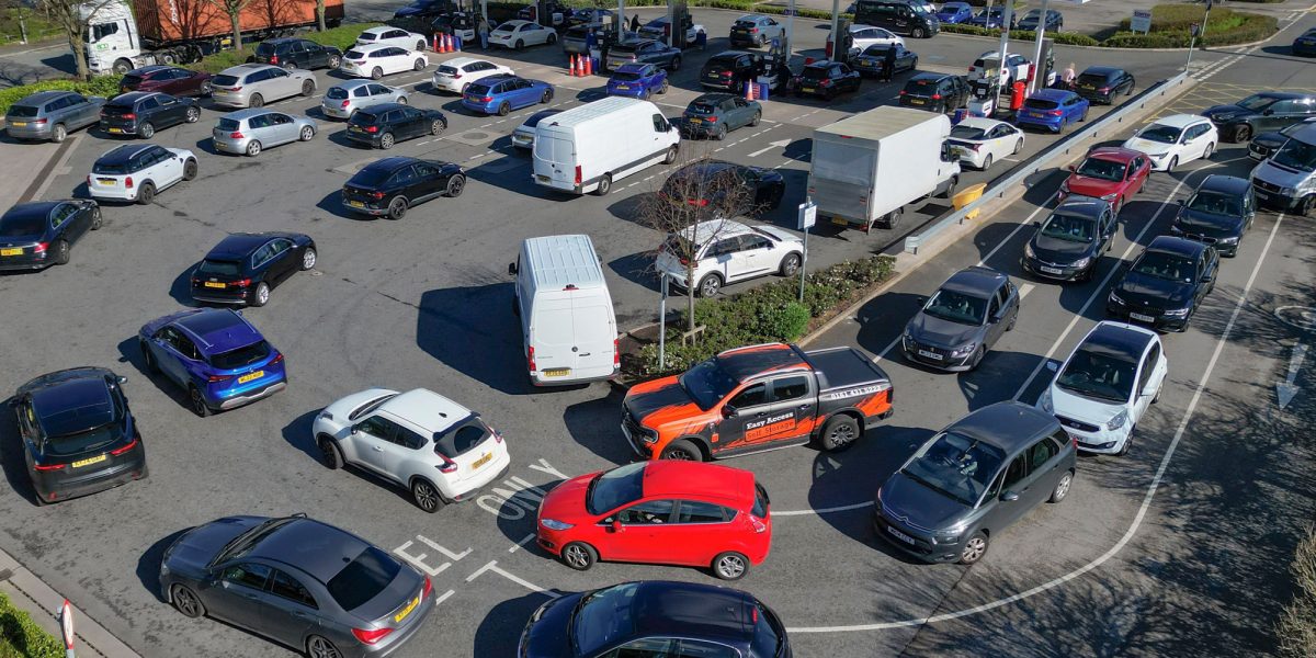 Criza carburanților lovește România, unde prețurile au crescut mai mult decât în Europa