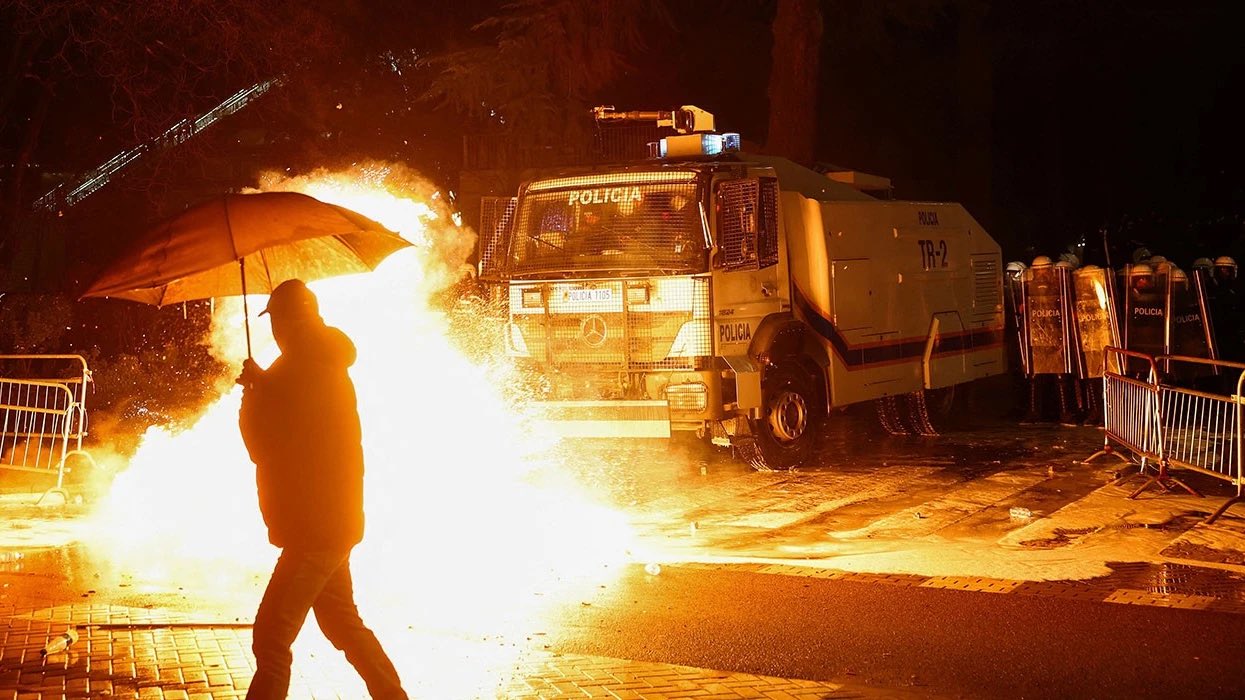 Tirana: Scandal uriaș! Peste 20 de arestări și parlamentari internați