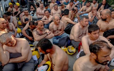 Mineri dezbrăcați, arestați la Ankara pentru salarii restante