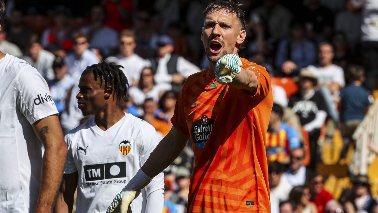 Europa League: Meciuri spectaculoase în sferturile de finală, cu Andrei Ionuț Radu în prim-plan Seara de joi a fost dedicată meciurilor tur din sferturile de finală ale Europa League, cu multe goluri și răsturnări de situație