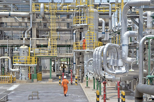 Rafinăria Petrotel-Lukoil, oprită: Cum stă industria de profil din România și ce se întâmplă