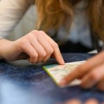 Răsturnare de situație: Românca fugară cu 500.000 de euro, păcălită