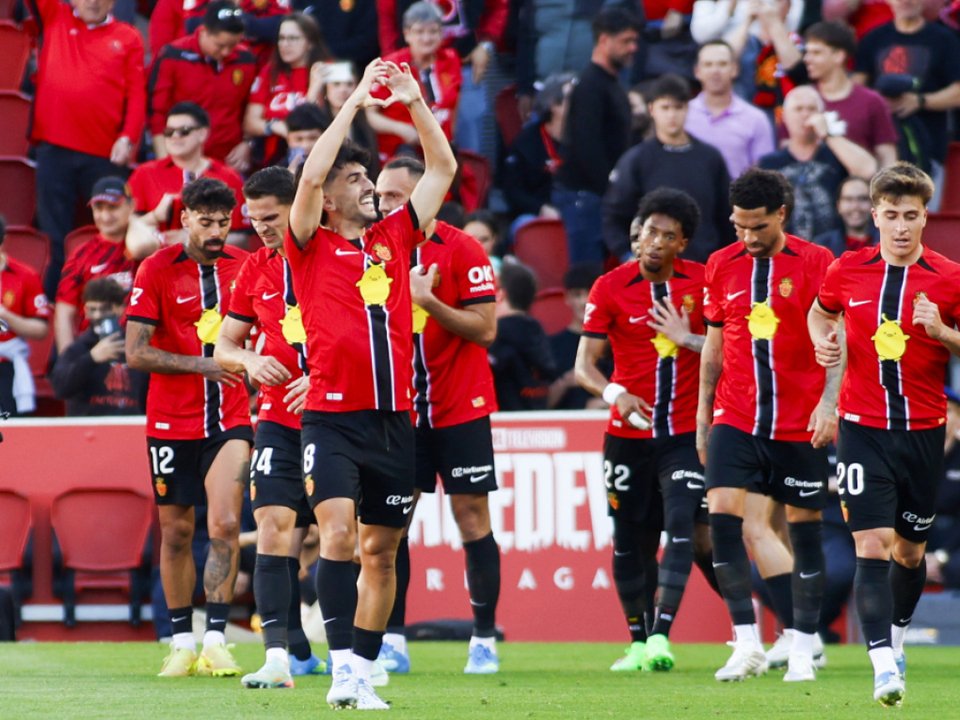 Real Mallorca a obținut o victorie surprinzătoare în meciul de sâmbătă din La Liga, învingând echipa Real Madrid cu scorul de 2-1, în ciuda faptului că madrilenii nu au avut pe teren pe jucătorul cheie David Alaba
