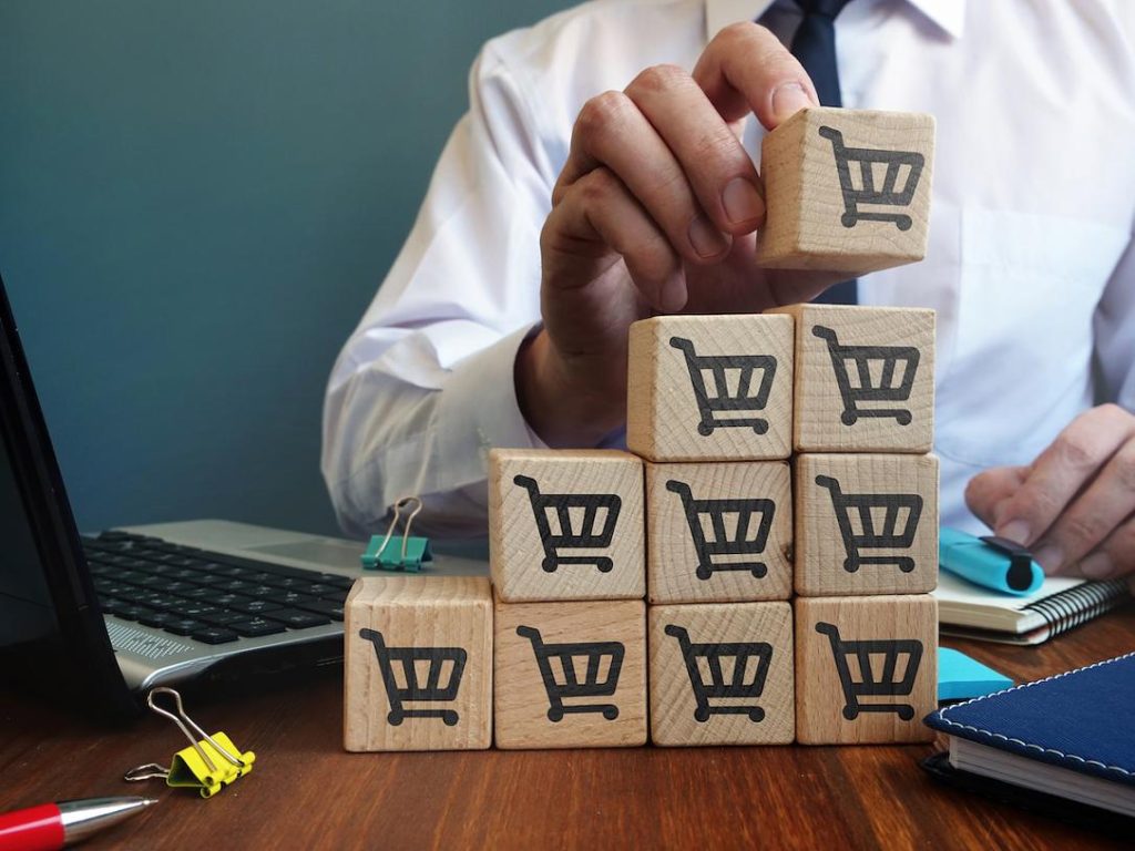 Retailul din România, în cădere liberă: Vânzările au scăzut cu 7,6%