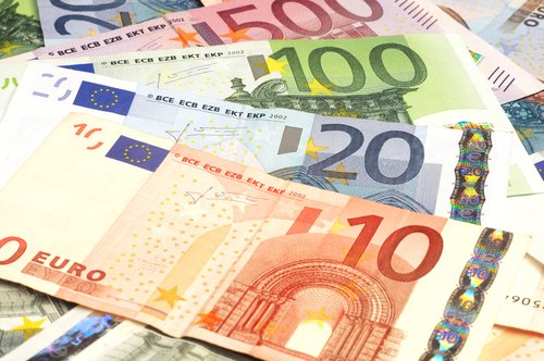 Moneda Unică: Scut Anti-Criză? UE Pariază pe Stabilitate Economică pentru Europa