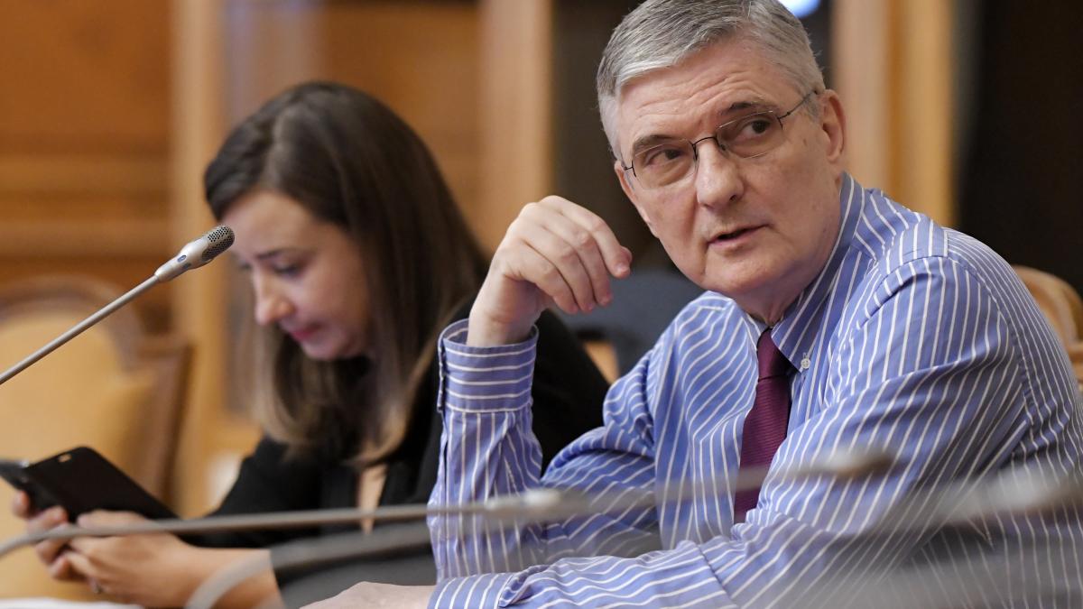 Președintele Consiliului Fiscal, Daniel Dăianu, avertizează asupra riscului ca România să intre în recesiune din cauza creșterii accelerate a prețurilor generate de războiul din Iran și consecințele acestuia asupra economiei globale