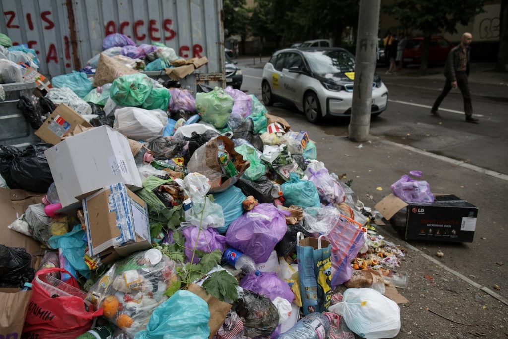 Sectorul 1: Societate proprie de salubrizare, curățenie și deszăpezire, pe masa aleșilor