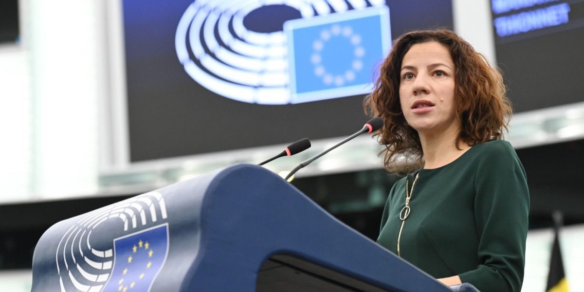 roxana-manzatu.jpg - ReactiveNews