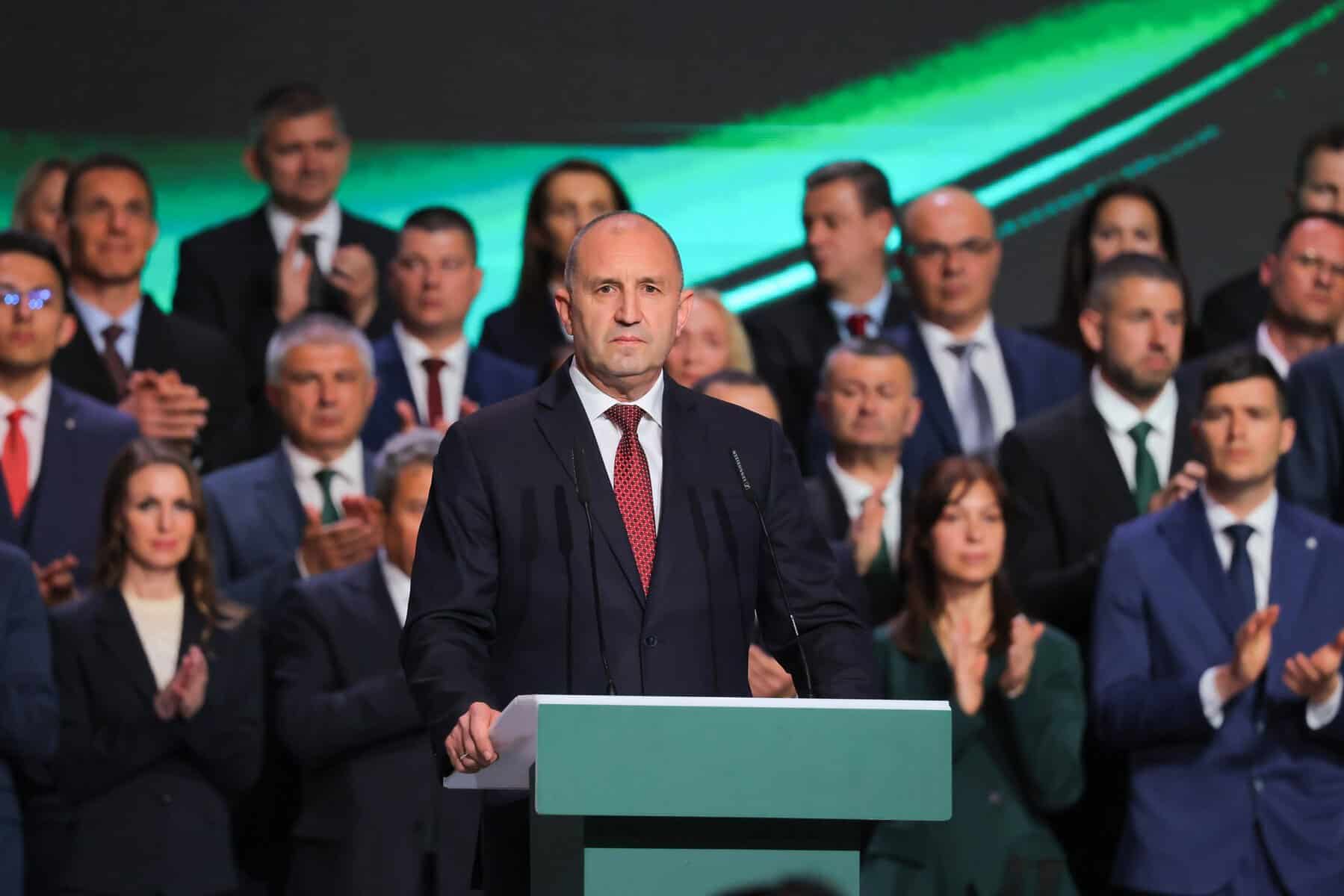 Radev, favorit în Bulgaria: Fostul președinte și partidul său, pe val în alegeri