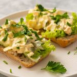 Gustare rapidă: 3 rețete de salată de ouă, ideale pentru sandvișuri