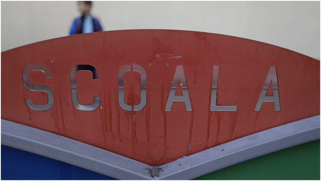 Profesor din Gorj, acuzat de corupție sexuală, încasează salariu de un an