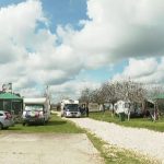Campingurile de la mare, pline de turiști: Paștele pe roți în România, mai ieftin ca hotelul