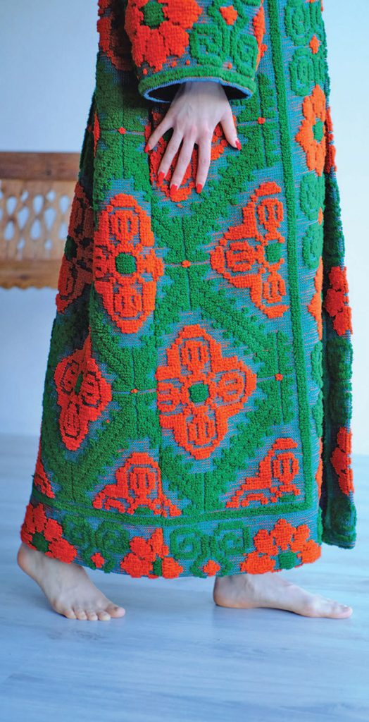 Brandurile românești renasc: Țesături din dulapurile bunicilor, vedete „cool”!