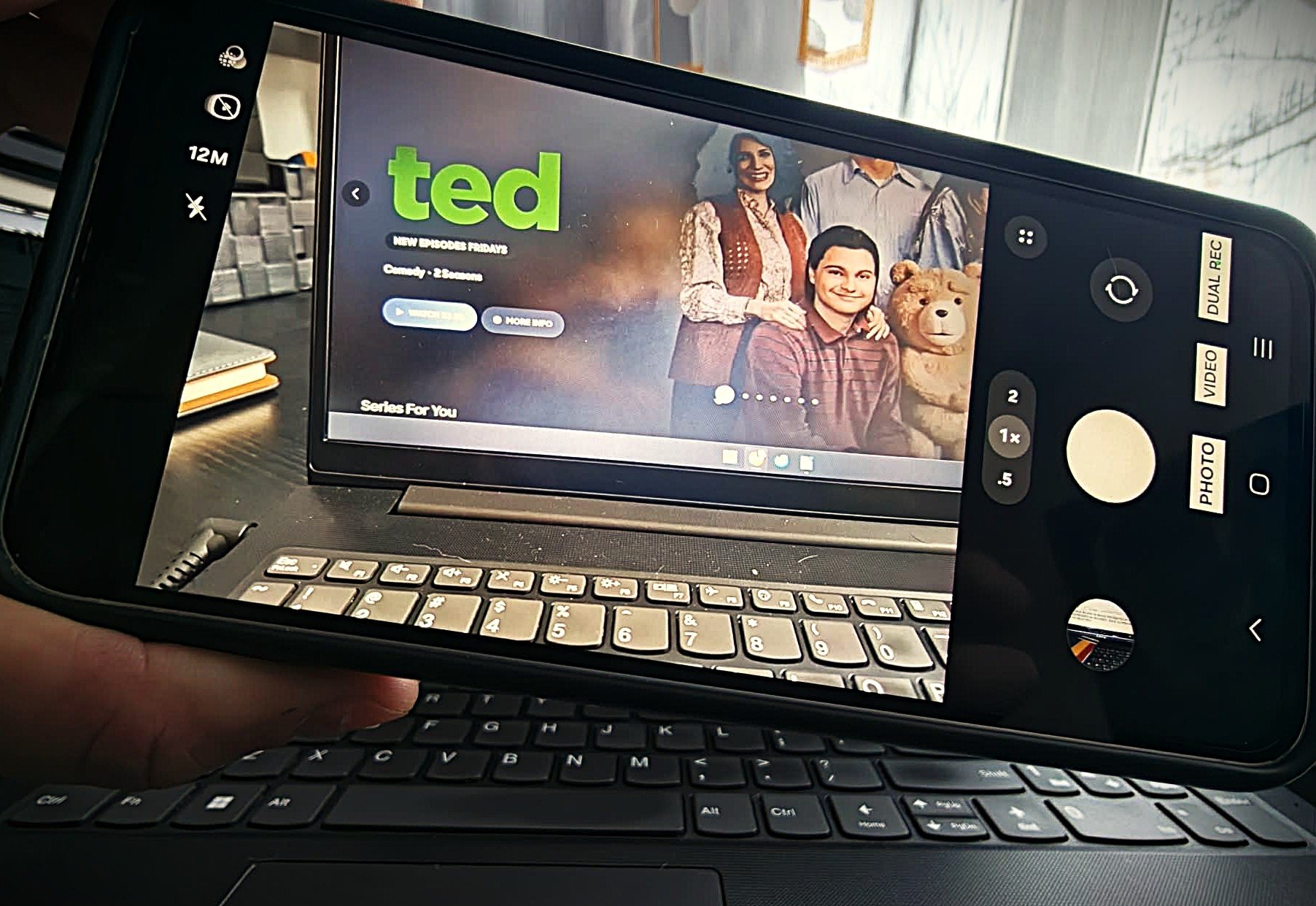 SkyShowtime oferă utilizatorilor săi posibilitatea de a verifica rapid dispozitivele conectate la contul personal, precum și opțiuni pentru gestionarea accesului