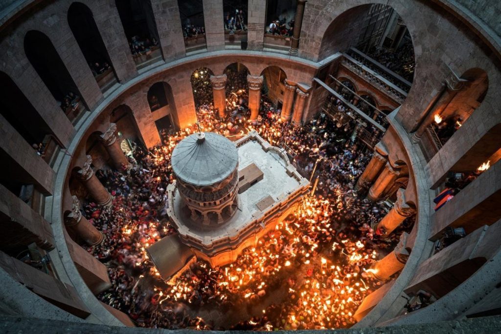 Sfânta Lumină a coborât la Ierusalim: Când ajunge în România