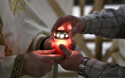 Sfânta Lumină de la Ierusalim va fi adusă în România cu o cursă specială în Sâmbăta Mare, în urma unui acord între autoritățile române și cele israeliene