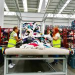 Magazinele second-hand, pe punctul de dispariție: Proiectul Ministerului, criticat dur