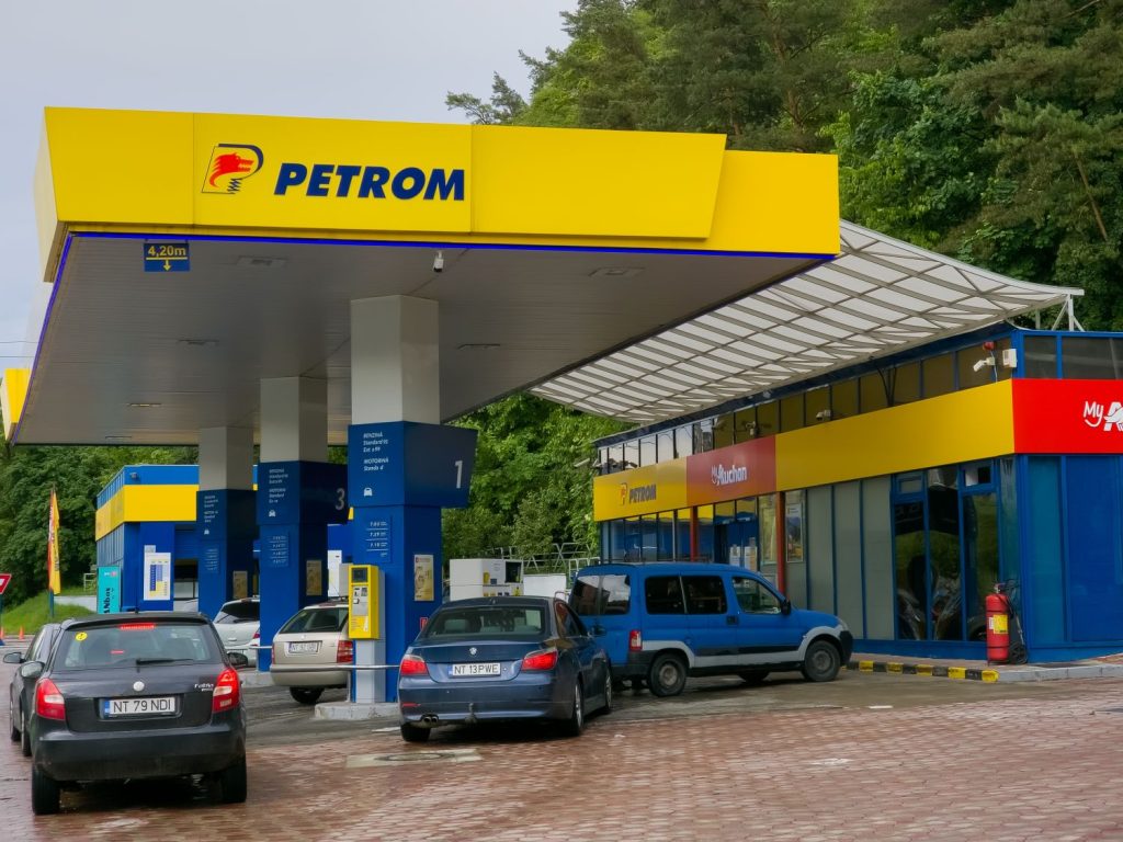 Motorina și benzina, prețuri SURPRINZĂTOARE la pompă azi. Ce spun experții?
