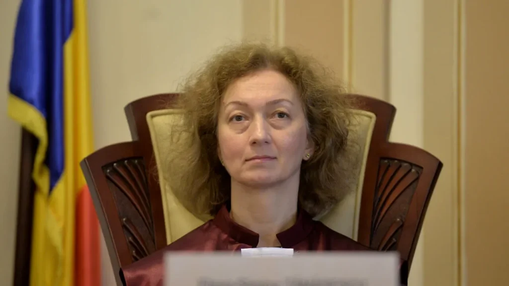 Judecătorii CCR, plătiți cu 1.000 de euro pentru integritate? Reacția șefei instituției