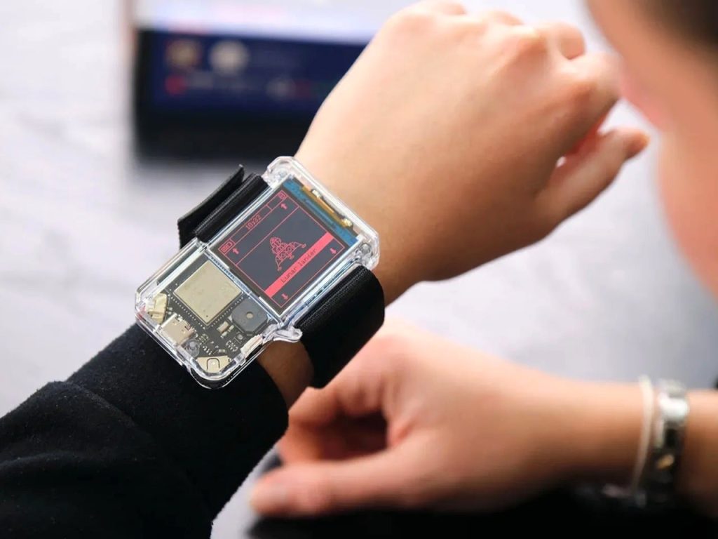 Un smartwatch inovator care merge dincolo de funcțiile clasice ale unui dispozitiv portabil se numește Artemis Watch 2.0
