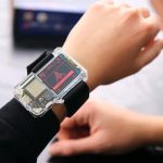 Ceasul Artemis Watch 2.0 inspiră copiii să programeze cu Python