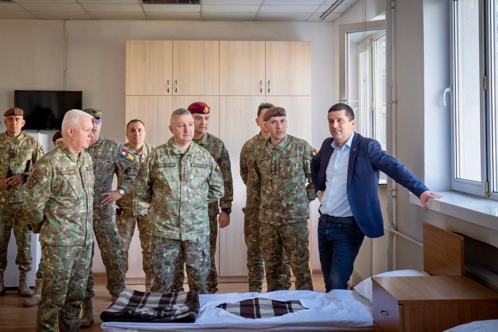Ministrul Radu Miruță a vizitat Batalionul 265 Poliție Militară în cadrul programului SGVT Ministrul apărării naționale, Radu Miruță, a efectuat marți o vizită la Batalionul 265 Poliție Militară, una dintre unitățile în care se va desfășura instruirea soldaților și gradaților voluntari în termen (SGVT)