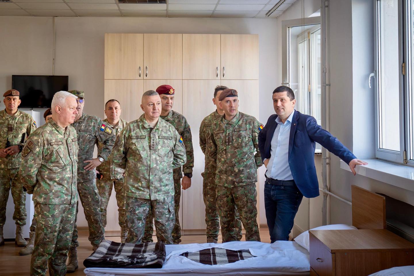 Ministrul Radu Miruță a vizitat Batalionul 265 Poliție Militară în cadrul programului SGVT Ministrul apărării naționale, Radu Miruță, a efectuat marți o vizită la Batalionul 265 Poliție Militară, una dintre unitățile în care se va desfășura instruirea soldaților și gradaților voluntari în termen (SGVT)