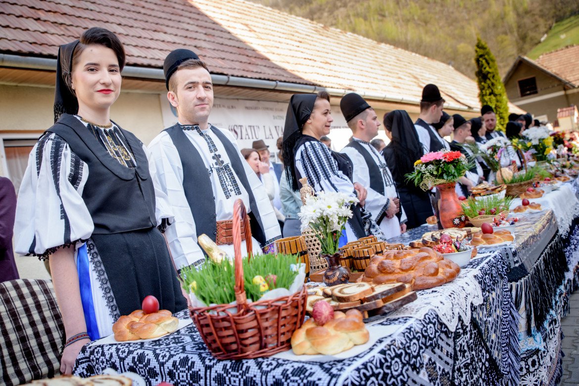 Statu la vase: Tradiția uitată, din nou în viață, după Revoluție