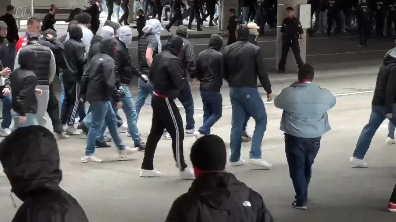 Ultrașii din Stuttgart, atac la fanii Bayern: Escaladare violentă