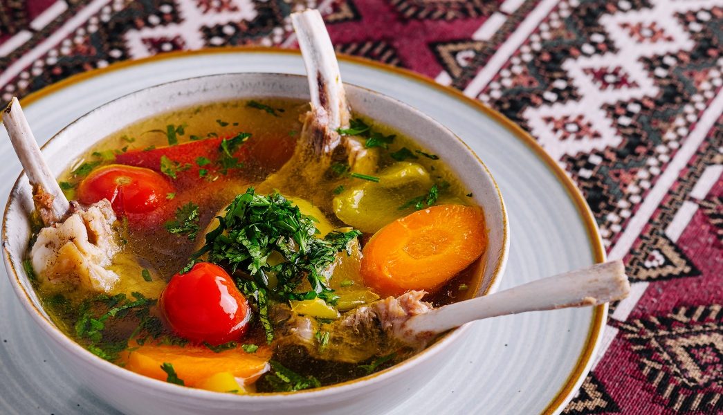 Ciorba de miel „a la Radu Anton” a devenit un deliciu culinar popular, mai ales în preajma sărbătorilor pascale