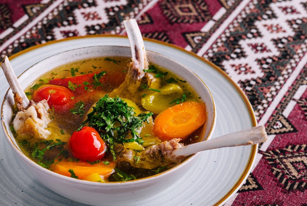 Ciorba de miel „a la Radu Anton” a devenit un deliciu culinar popular, mai ales în preajma sărbătorilor pascale