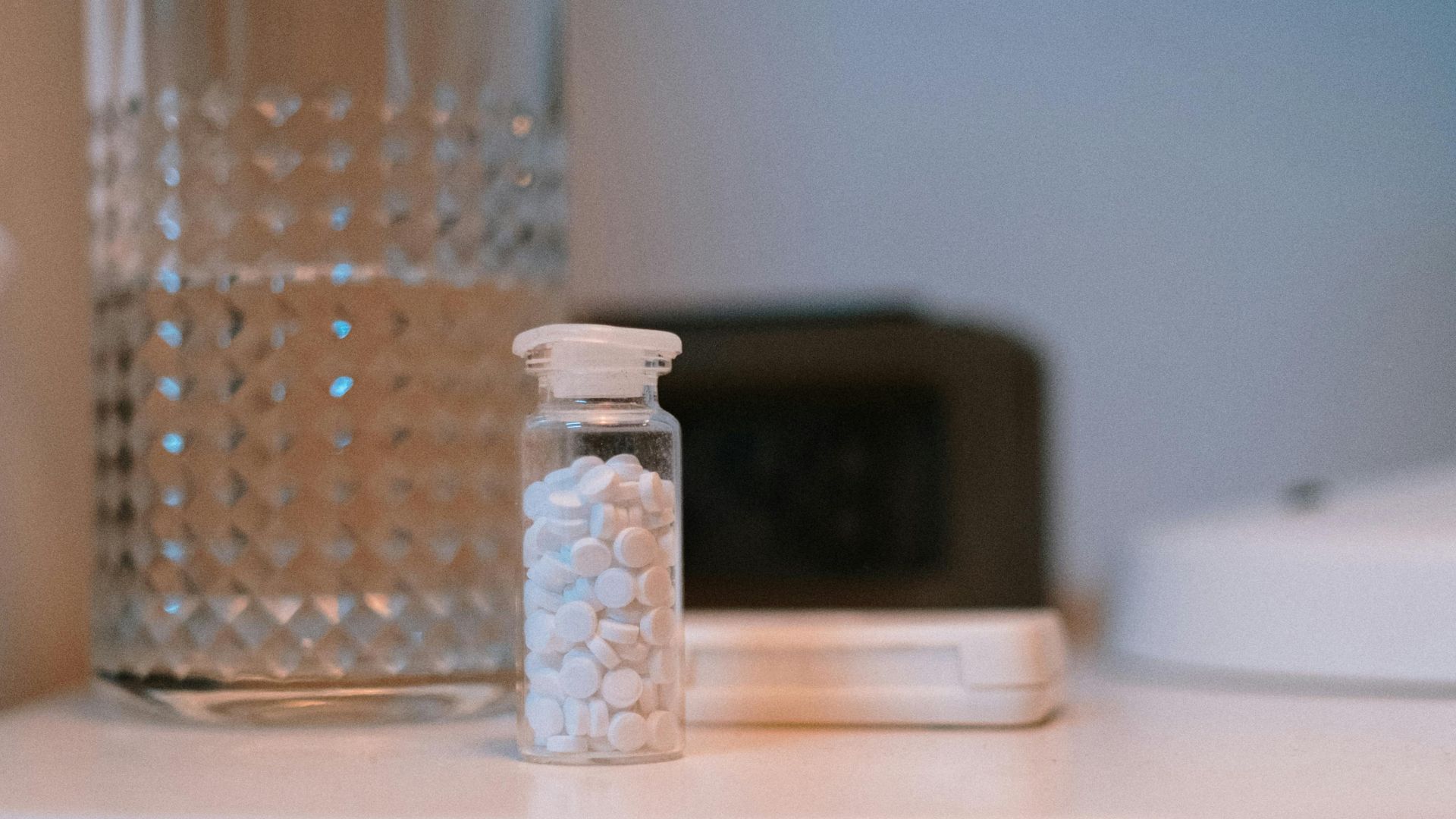 O echipă de cercetători de la University of Edinburgh a descoperit o metodă inovatoare de a transforma plasticul folosit în medicamente, o soluție care ar putea avea implicații considerabile în domeniul sănătății și mediului