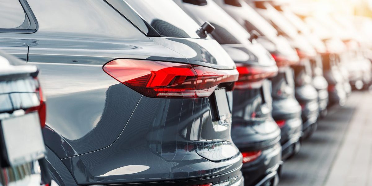 Schimbări MAJORE pe piața auto din România: SUV-urile zdrobesc, electricele accelerează