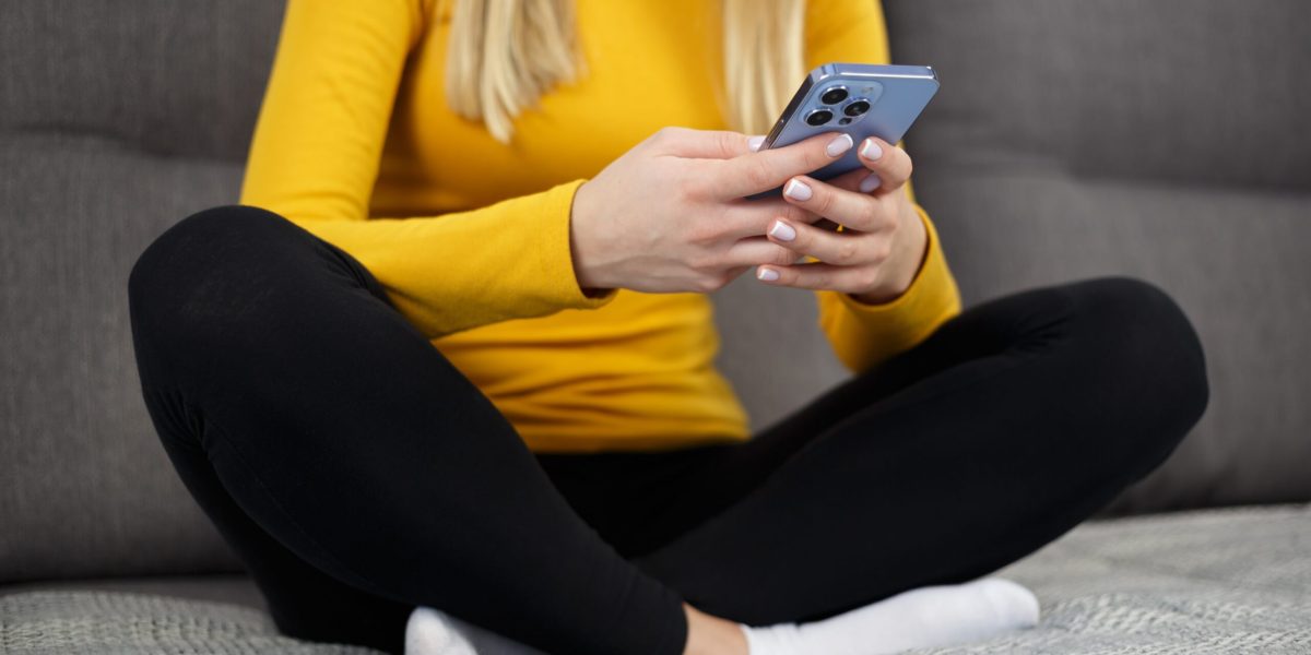 Telefoanele mobile, adevărate centre de stocare a informațiilor personale, sunt o țintă predilectă pentru infractorii cibernetici