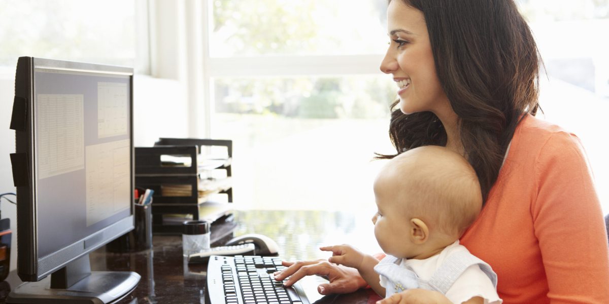 Bani pentru mame: Cine primește stimulentul de inserție? Detalii