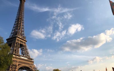 Parisul a făcut pași importanți spre modernizarea și reamenajarea spațiului public, odată cu implementarea unor măsuri menite să restricționeze traficul auto și să încurajeze mobilitatea alternativă, cum ar fi bicicleta