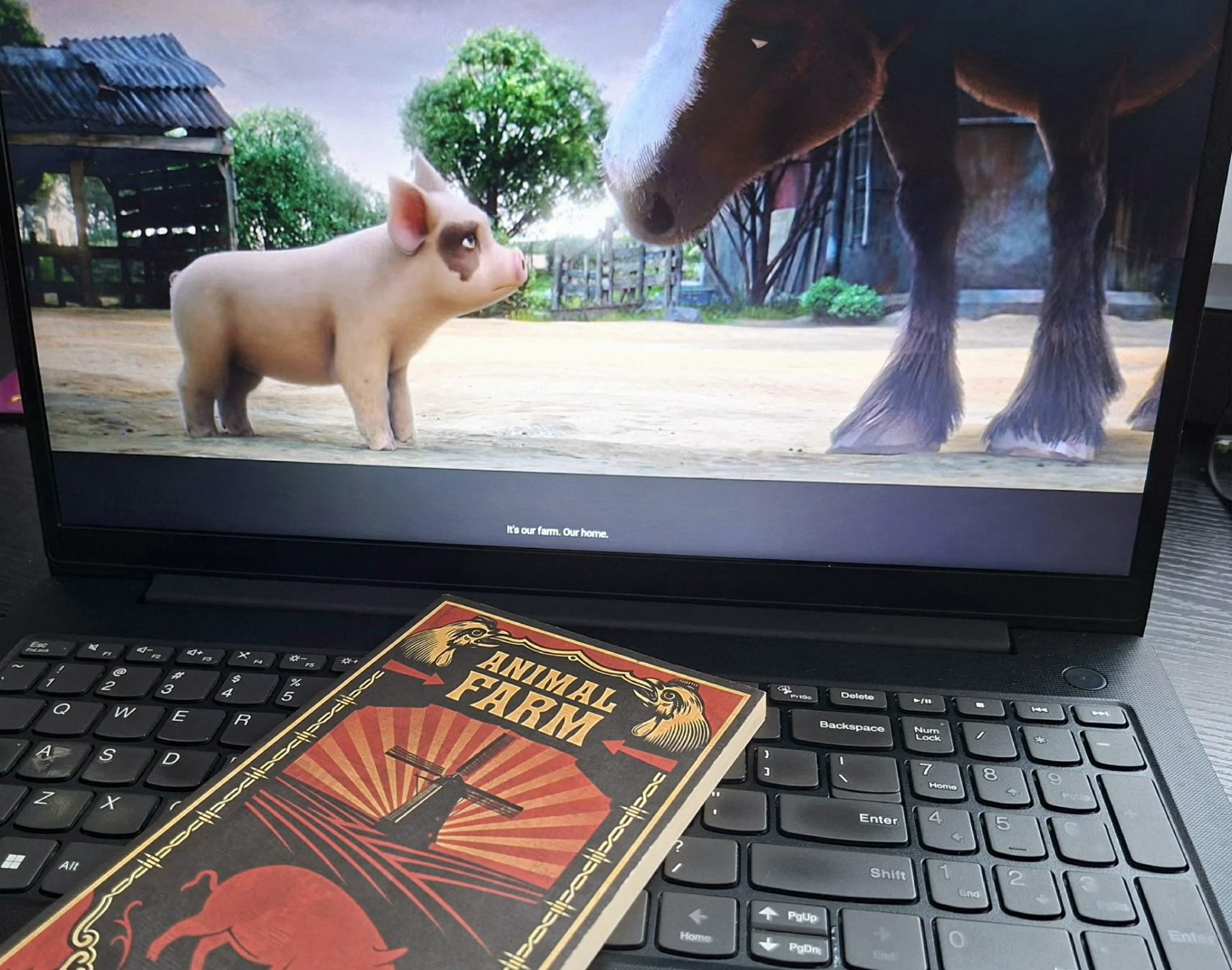Filmul de animație „Ferma Animalelor” primește o actualizare importantă prin lansarea unui nou trailer, care indică o abordare mai matură, dar totodată destinată unui public mai tânăr