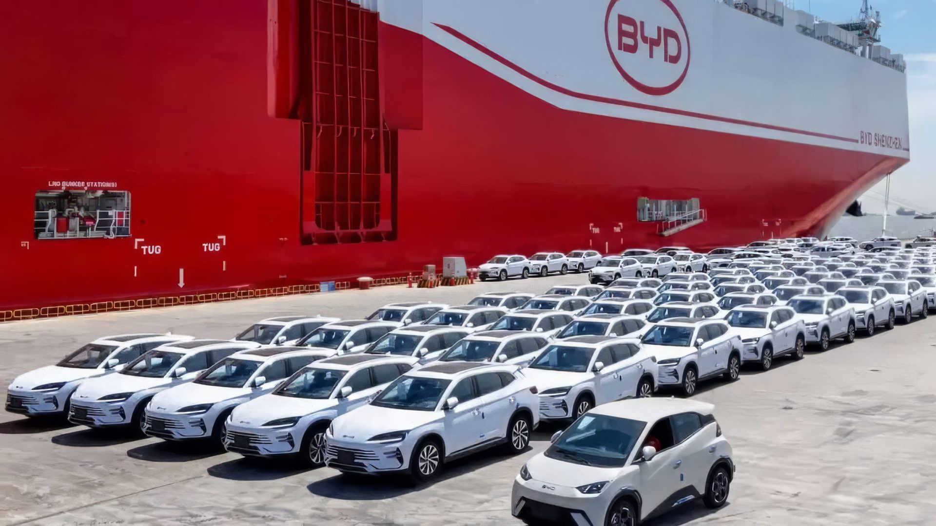 BYD pregătește terenul pentru o expansiune ambițioasă în Europa, inclusiv în România, acționând nu doar ca un newcomer, ci ca un competitor serios pe piața vehiculelor electrice și hibride