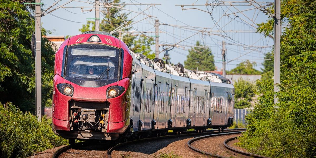 Trenurile, blocate spre Constanța: o femeie a murit, lovită de tren între Valu lui Traian și Basarabi